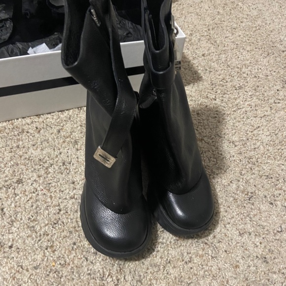 Boots - Picture 9 of 10